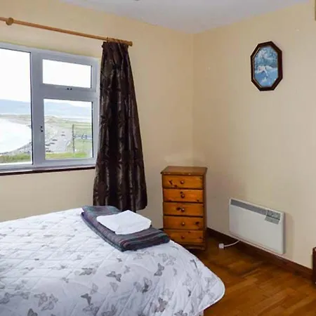Rossbeigh No 4 Holiday home *